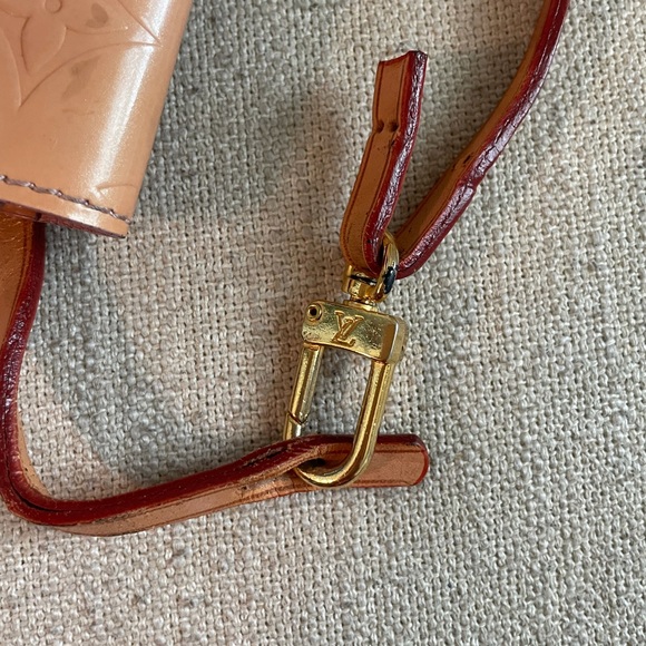 Louis Vuitton Monogram Vernis Mott Pouch - Picture 13 of 15